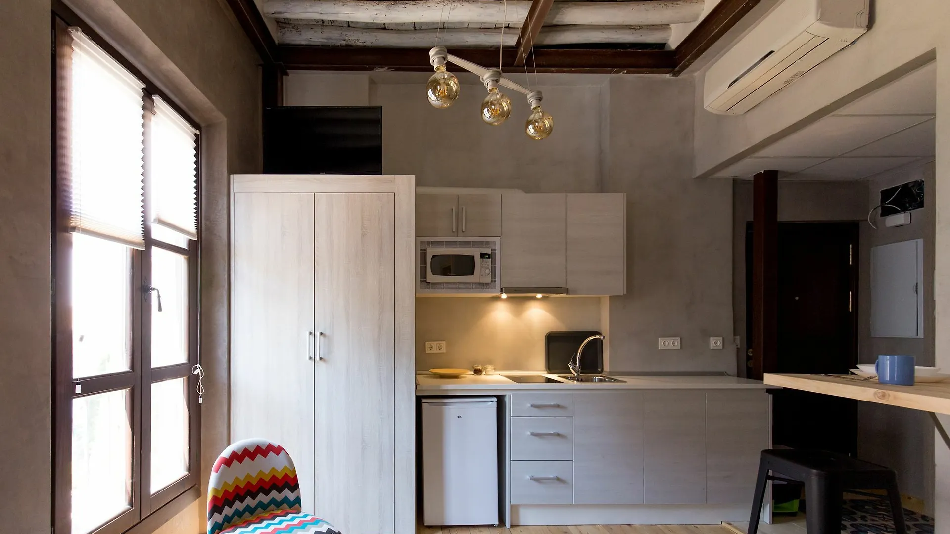 Los Lobos Suites Apartamentos Granada Apartment