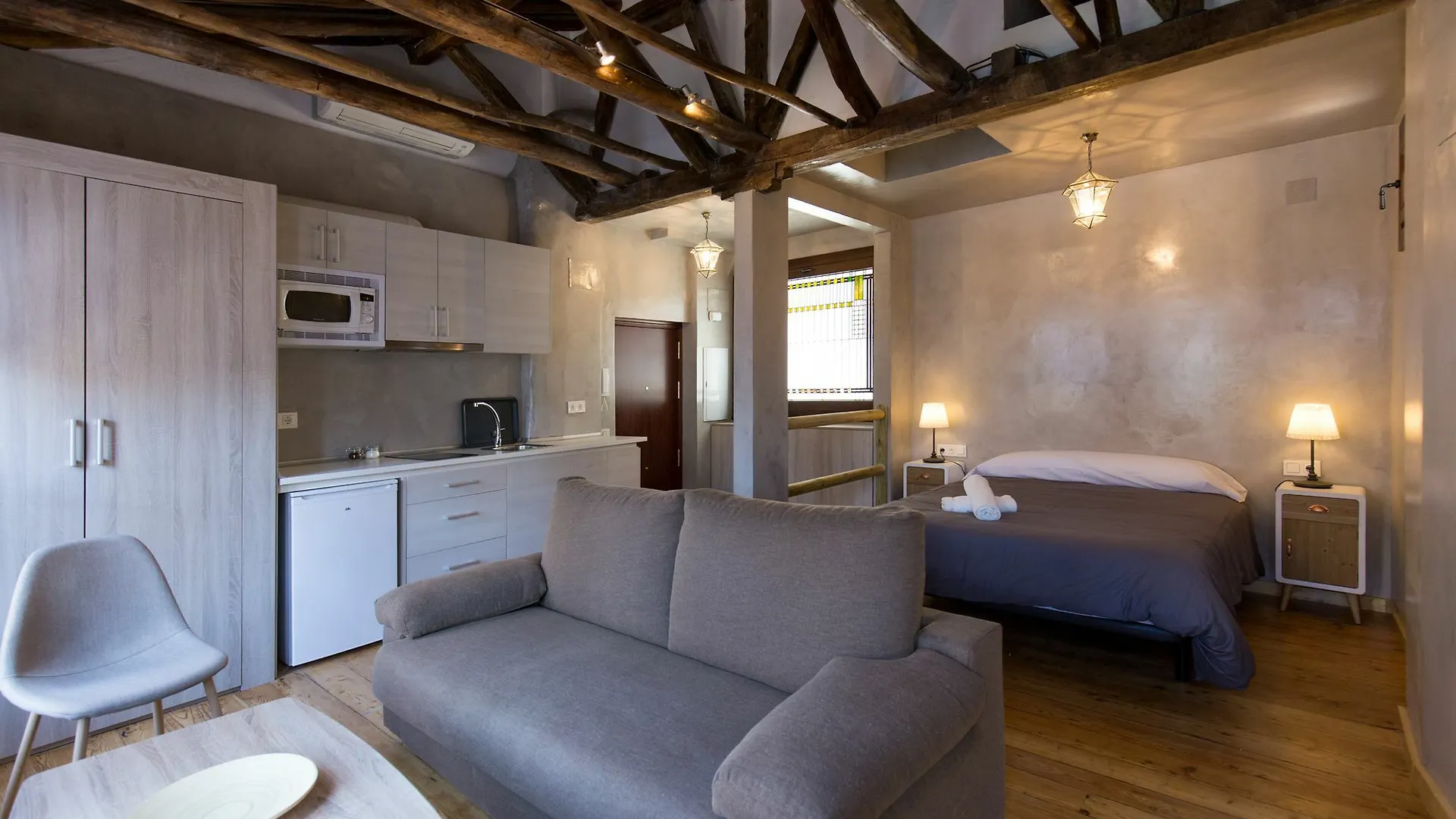 Los Lobos Suites Apartamentos Granada