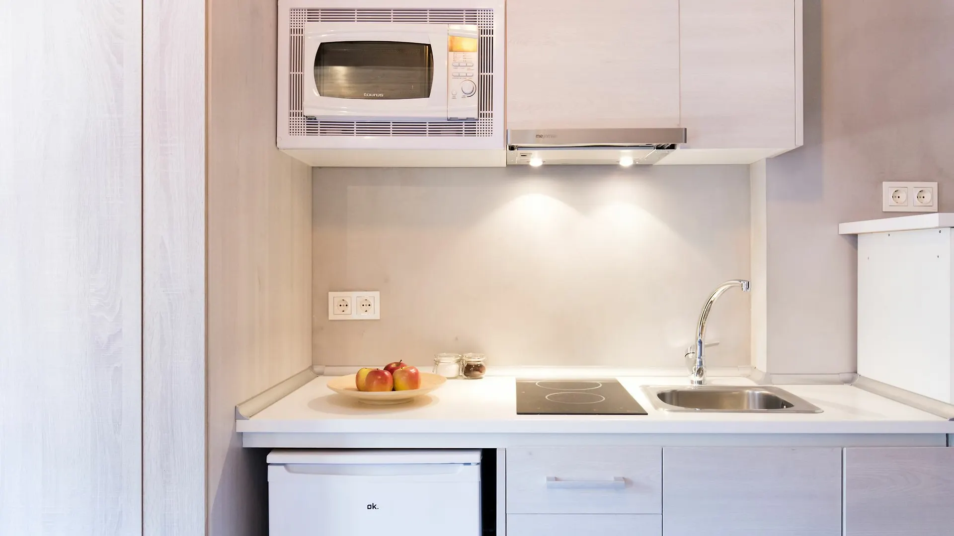 Los Lobos Suites Apartamentos Granada 0*,  Spain