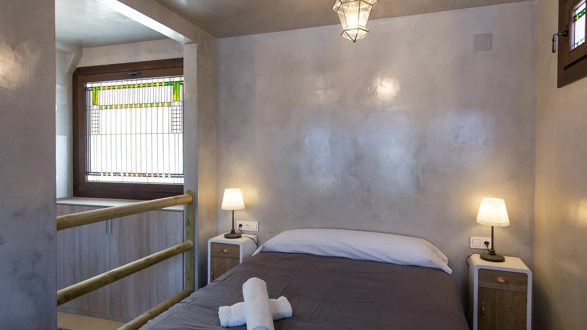 Los Lobos Suites Apartamentos Granada Apartment