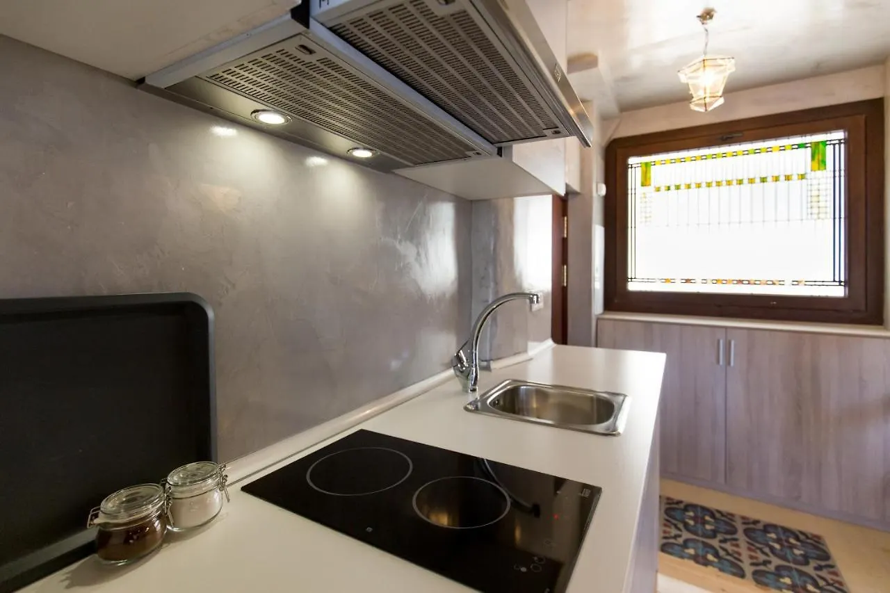 Los Lobos Suites Apartamentos Granada Apartment